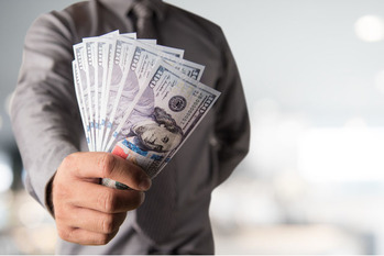 なぜ富裕層は「自分のタイミング」で投資しないのか？