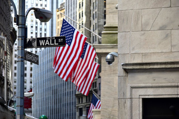 米利下げ観測、好景気後の利下げはリセッションの合図？