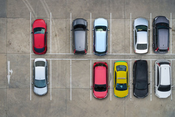 貸駐車場を相続する場合の税法上の評価方法とは