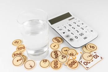 金持ち父さんも実践している「コップの水理論」！お金がお金を呼ぶ生活に近づこう