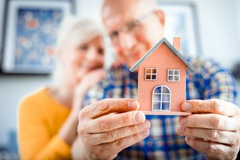 一生お金に困らない! 新・お金が貯まるのは、どっち!?