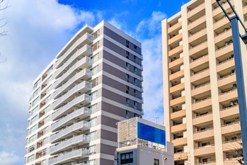 投資をするならどちら？マンション投資とアパート経営の違いを解説