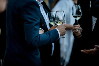 富裕層,ナイトスポット